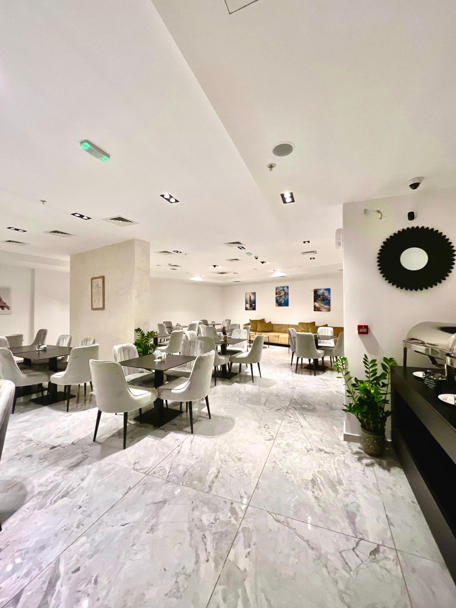 Green Stone Apartments Hotel Рафаиловичи Екстериор снимка