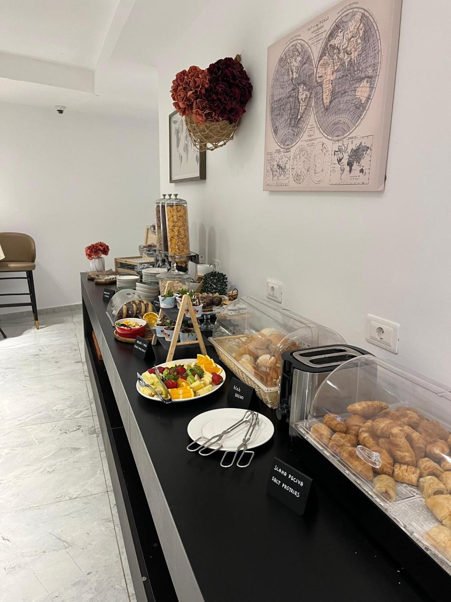 Green Stone Apartments Hotel Рафаиловичи Екстериор снимка