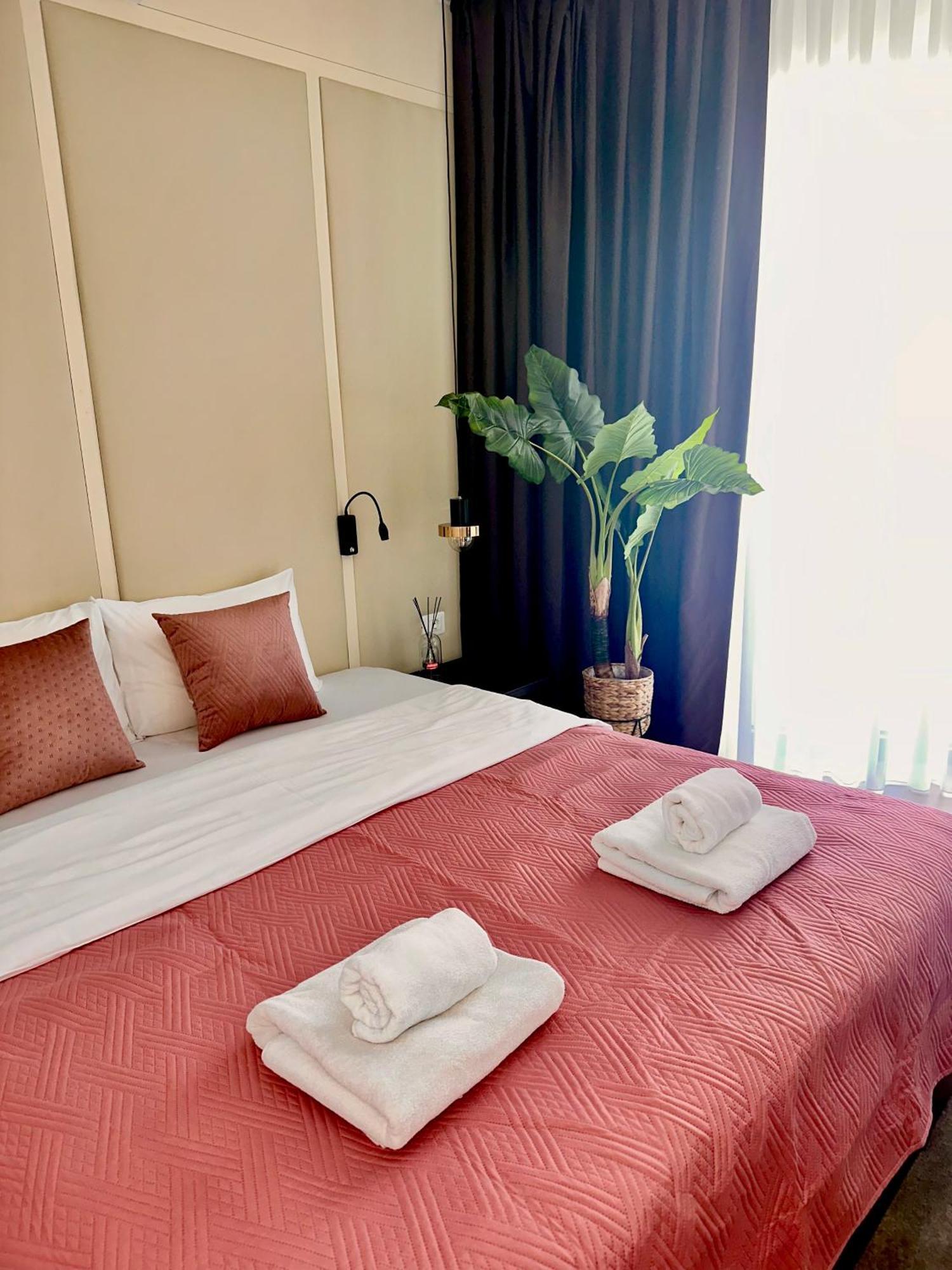 Green Stone Apartments Hotel Рафаиловичи Екстериор снимка