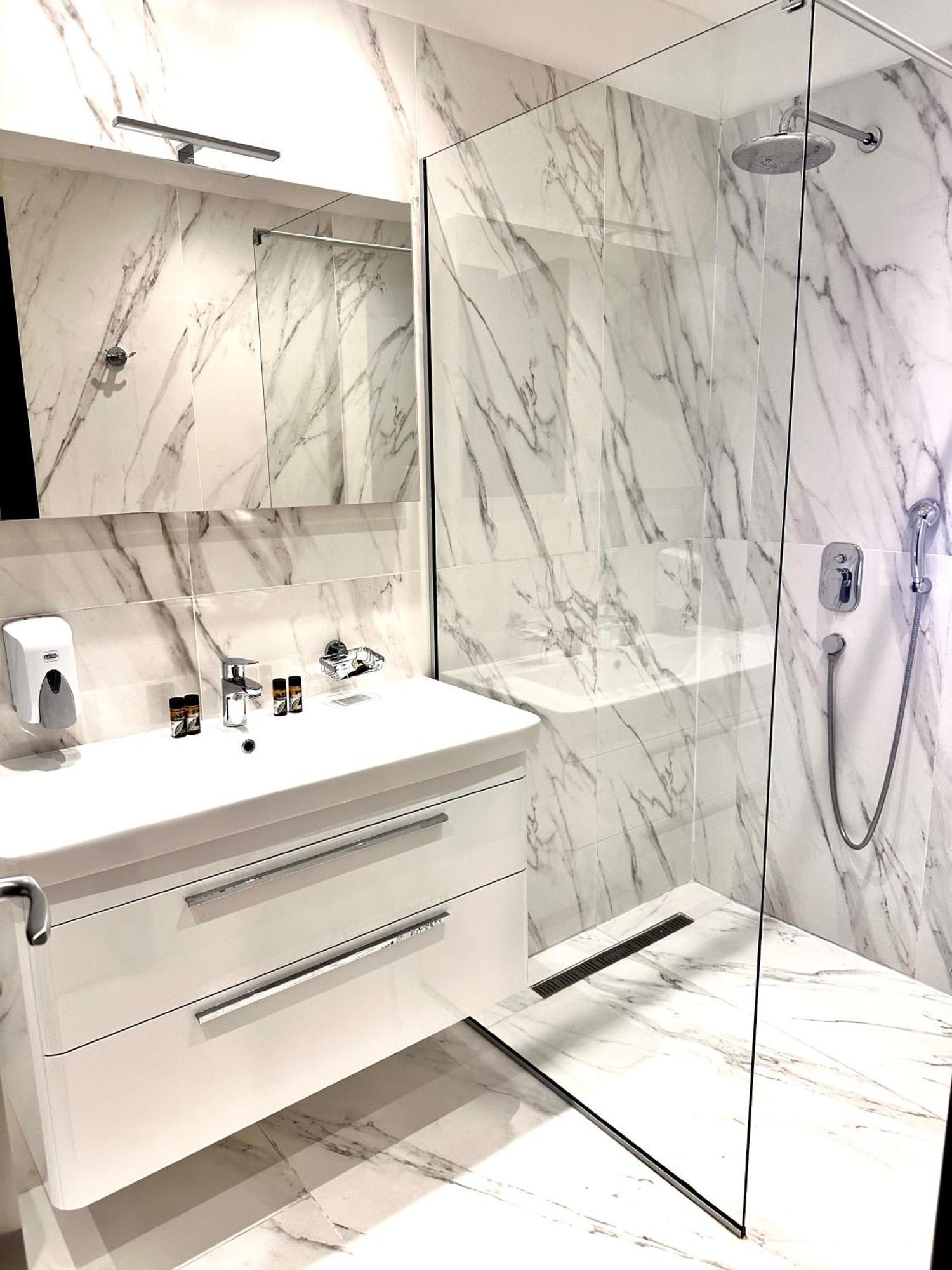 Green Stone Apartments Hotel Рафаиловичи Екстериор снимка