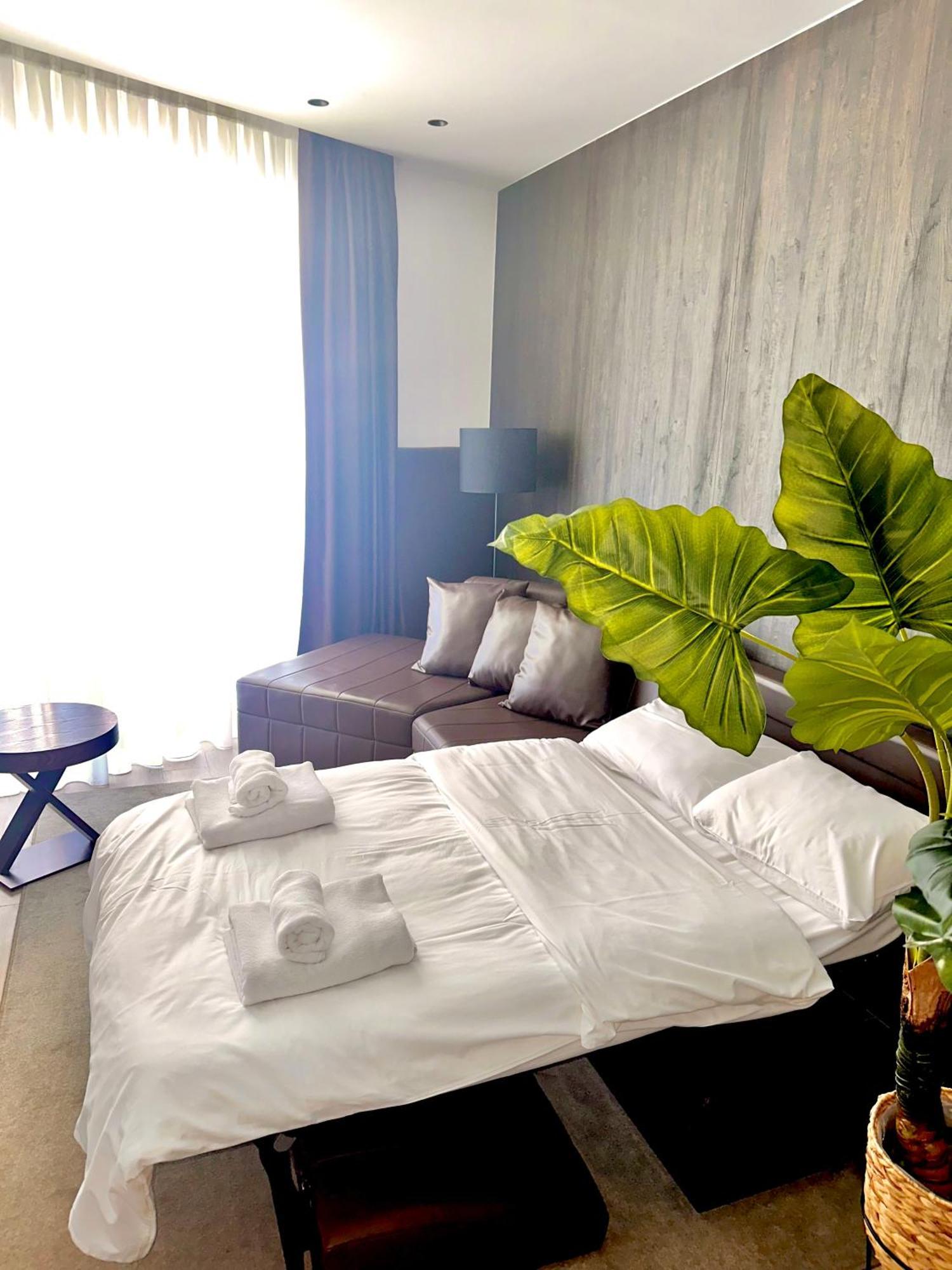 Green Stone Apartments Hotel Рафаиловичи Екстериор снимка